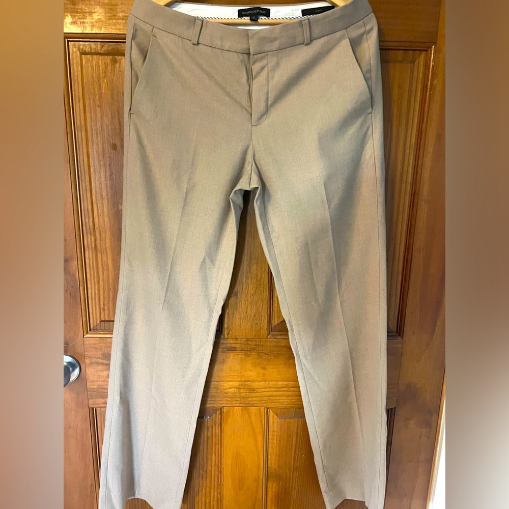 Banana republic logan pants never worn